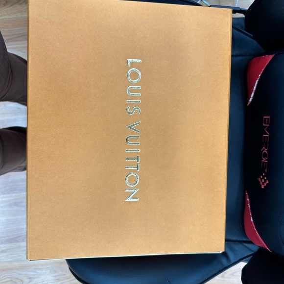 Louis Vuitton heels only worn once - Picture 4 of 7